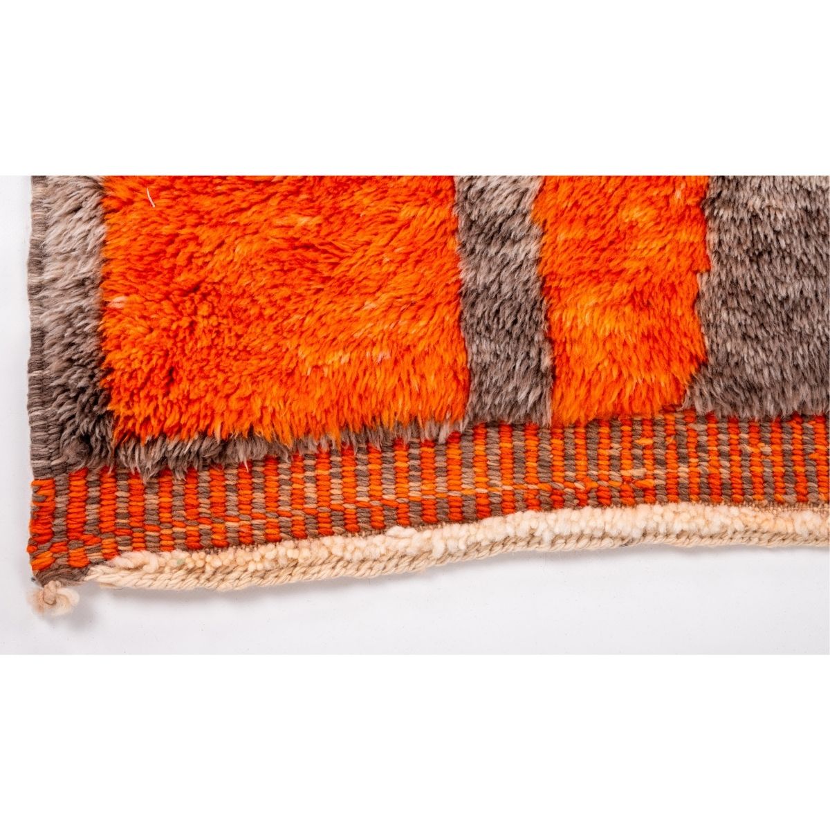 Handwoven Moroccan Wool Rug – T / 03