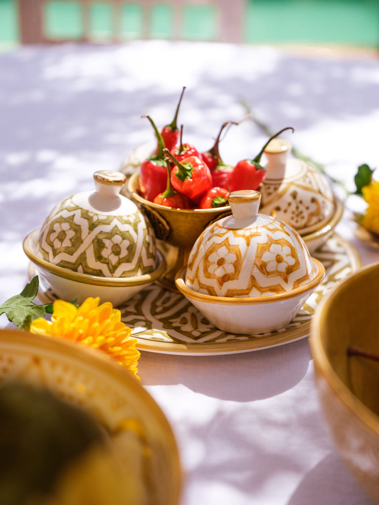 Chic Butter Dish Fleur | Handcrafted White Clay Vase – Natural Dyes with Real Gold Foil, Modern Chic Design
