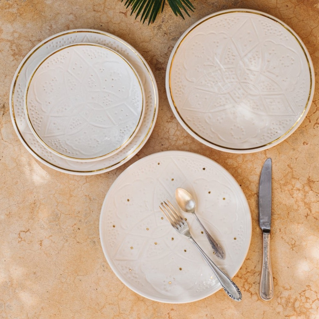 Chic Plate Enpreinte | Handcrafted White Clay Vase – Natural Dyes with Real Gold Foil, Modern Chic Design