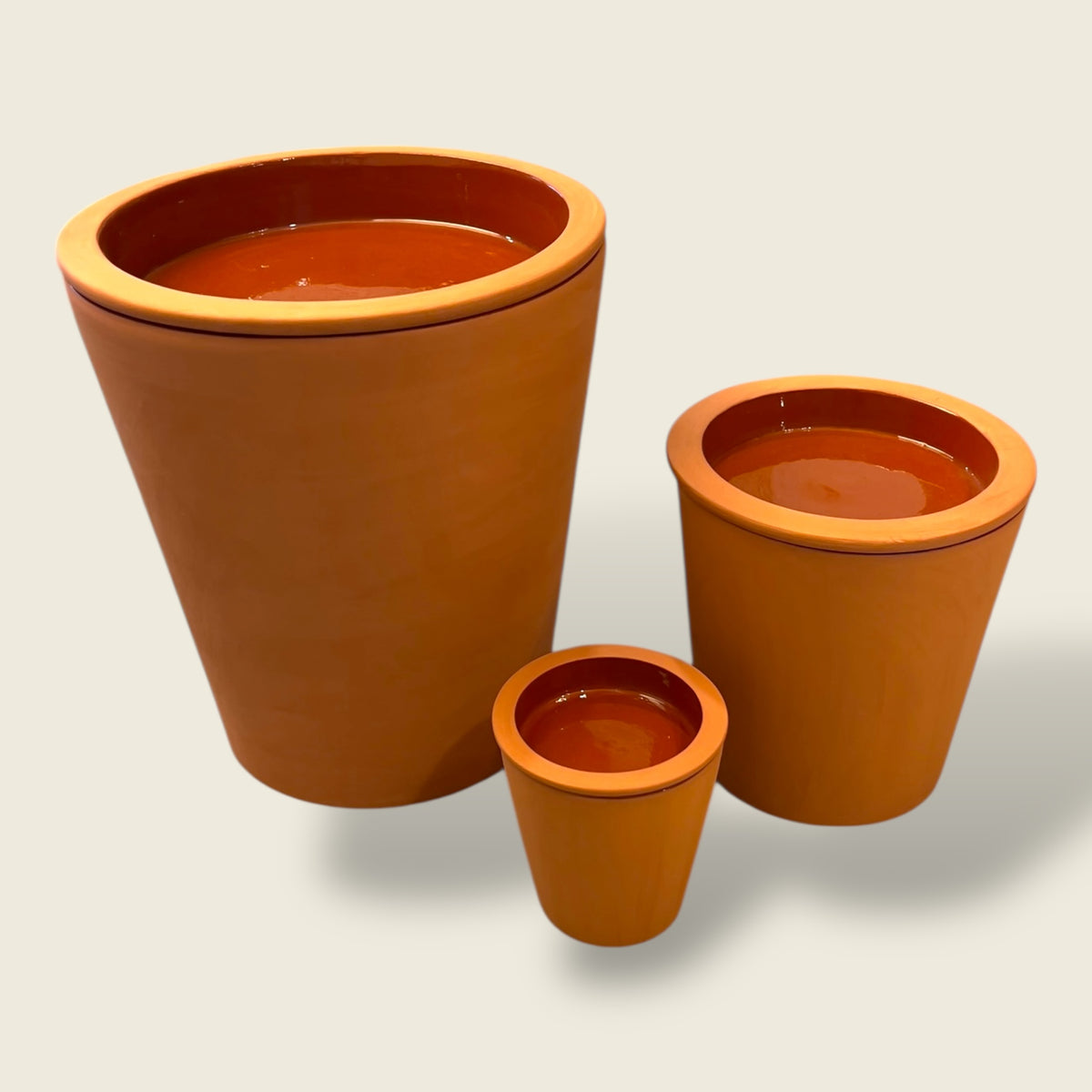 The Nora Brute Candle is a celebration of raw beauty and Moroccan craftsmanship. Hand-shaped in Marrakesh from organic red clay, each vessel is finished in its natural raw terracotta tone — warm, earthy, and timeless. Available in small, medium, and large sizes

Perfect for minimalist interiors or bohemian settings, this piece blends artisanal heritage with sustainable living — a true reflection of Dary Living’s design philosophy.